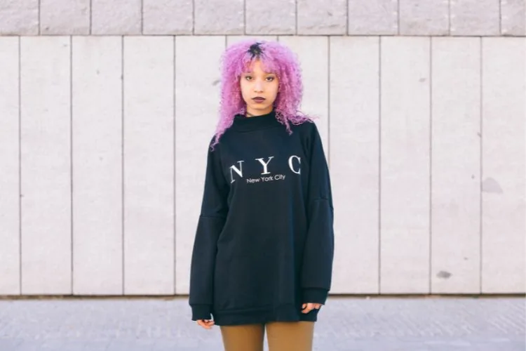 Oversize-Trend mit breitem Schrägband